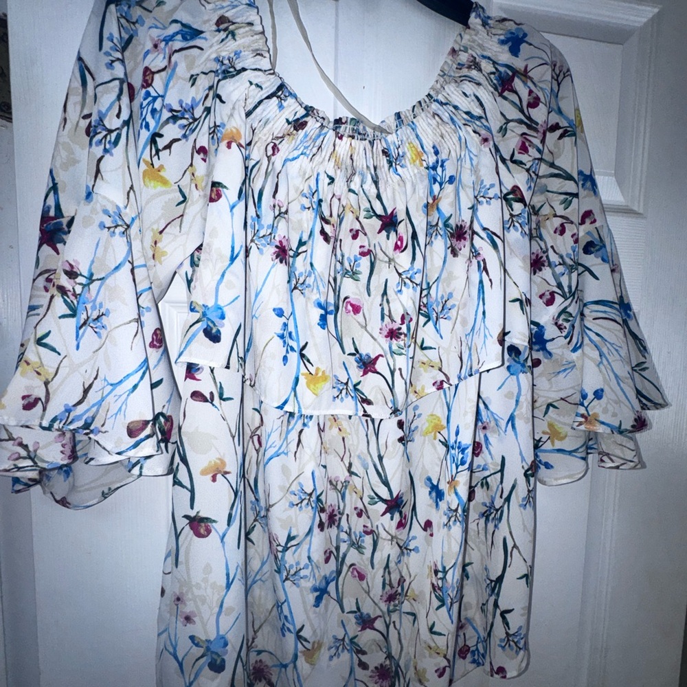 Sioni Floral Blouse with Ruffle Sleeves